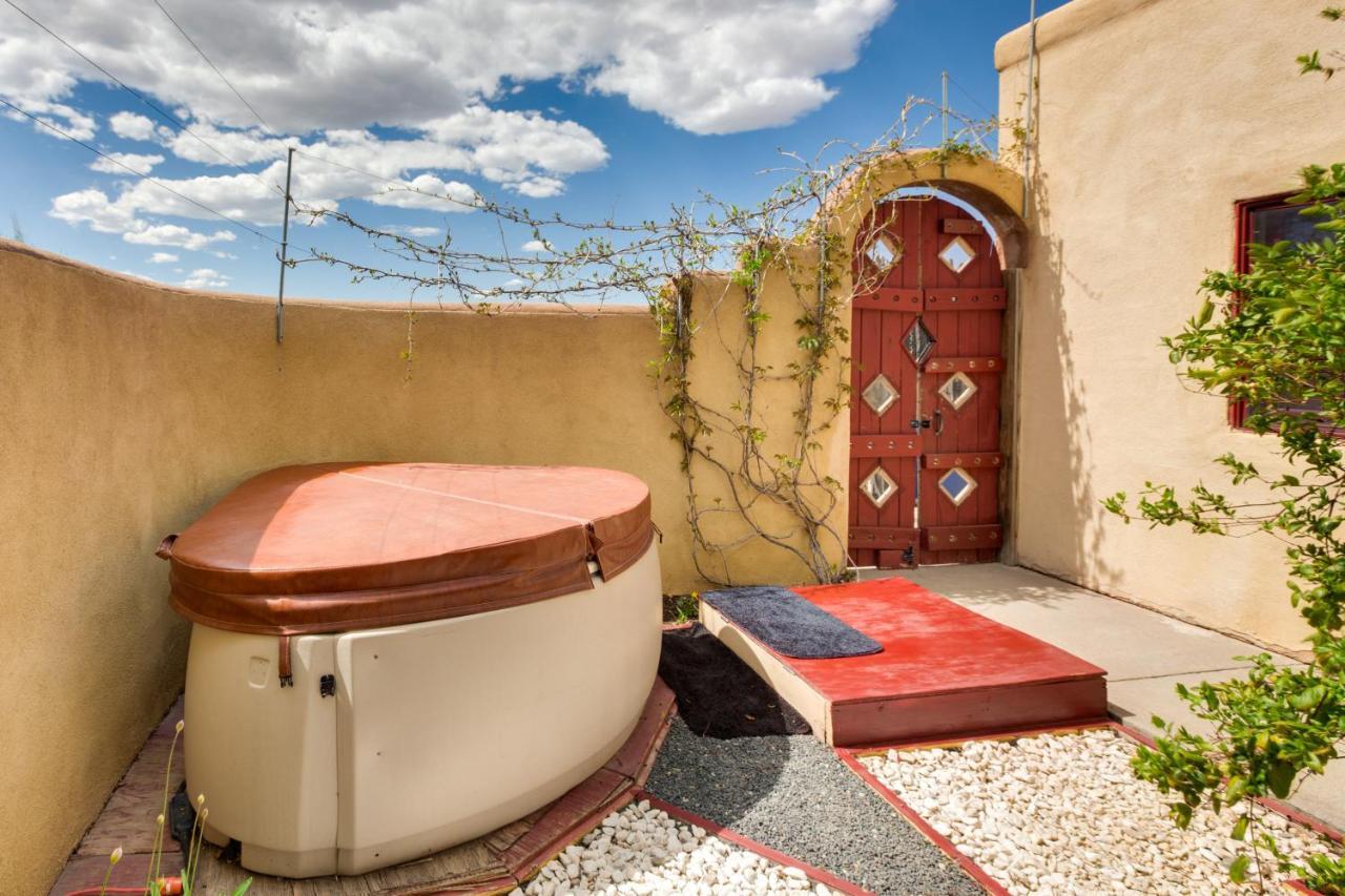 El Prado Couples Escape With Hot Tub! Apartment Exterior photo